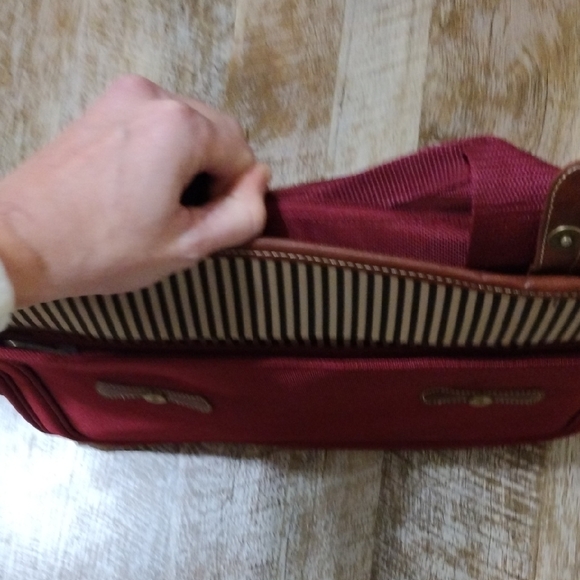Red Laptop Bag with Adjustable Strap and Brown Leather Accents - Picture 8 of 11
